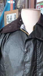Cargar imagen en el visor de la galería, Chaqueta encerada para lluvia y frío

